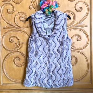 Indigo Saints Faux Fur Vest Silver Gray.
